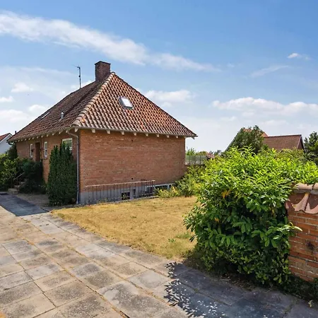 Charming Villa, Close To The Sea ヴィラ フ ァボルグ